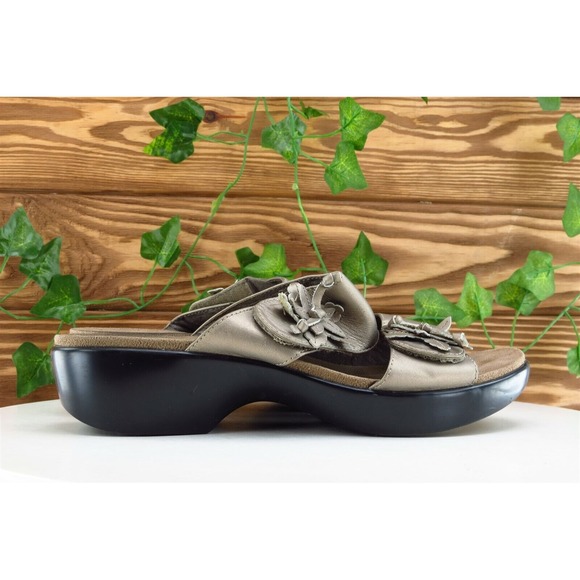 Dansko Women's Size 38 Gray Leather Slide Sandals Flower Accent Comfort Wedge - Picture 4 of 7
